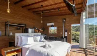 Chalet w/Jacuzzi Near Florianópolis VST028 - Parvekkeita
