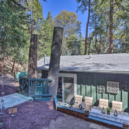 1 Mi to Lake Gregory Boho Crestline Cabin