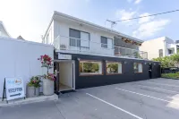 Surf Inn Boutique Backpackers - Free Breakfast - Hostels