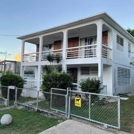 Best Location, Caribbean views, Off street parking, walk everywhere.