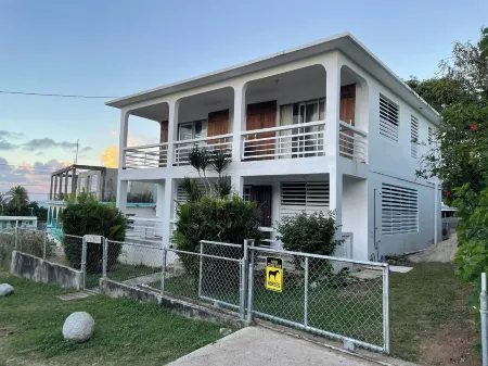 Best Location, Caribbean views, Off street parking, walk everywhere.