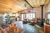 Lovely Livingston Loft w/ Mountain & River Views! - Wifi
