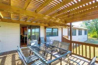 Kansas Gem w/ Fire Pit & Views: 10 Mi to Dtwn! - 4 tähden