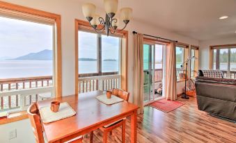Oceanfront Craig Apt: Grill, Fishing on-Site!