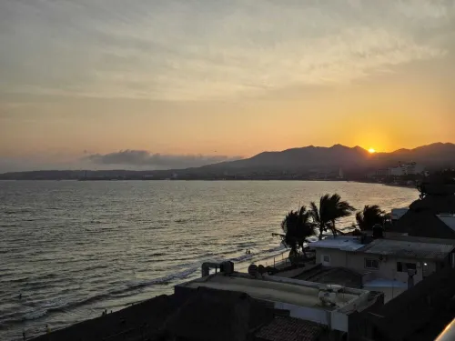 New spacious 2-bedroom 3 bath condo in Playa Bucerías with Ocean Pool gym, WiFi