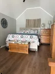 Large Picturesque Lakehouse~Pet Friendly+Beach+Hot Tub+Game Rm+Tiki Hut+Gym=Fun