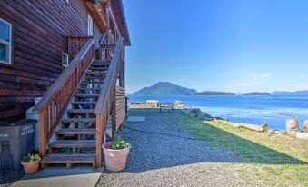Waterfront Apt w/ Mtn View, Walk into Town!