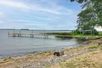 Lakefront Home W/Private Dock-15 Mi to Walker - parking