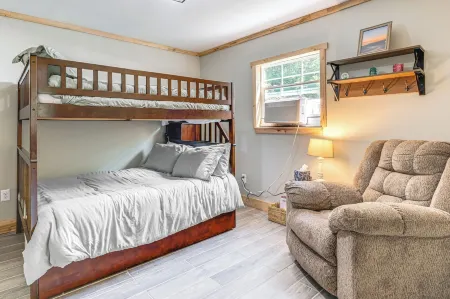 Fish, Hike, Explore: Alleghany Cabin Hideaway Отели рядом с достопримечательностью «Humpback Bridge»