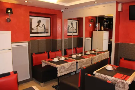 Hôtel des Buttes Chaumont Отели рядом с достопримечательностью «Jardins d'Eole»