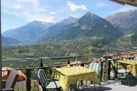 Schenna Garni Eden Bed & Breakfast - Mountain view