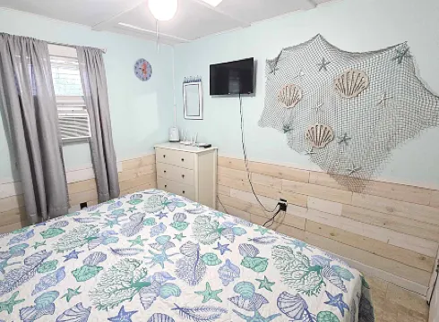 Charming House with Screened Porch and Enclosed Yard - Inviting Retreat