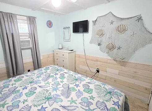 Charming House with Screened Porch and Enclosed Yard - Inviting Retreat