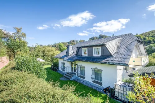 Modern Apartment in Schwalefeld with Garden - Homestays