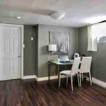 Ultra-clean basement apartment near Montreal airport! Others