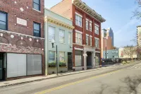 Stylish Dtwn Knoxville Condo w/ Rooftop Deck!