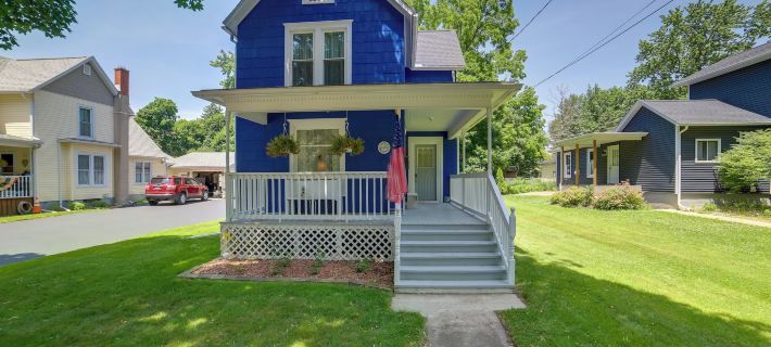 Fire Pit, BBQ & Yard: Family Home in Adrian Hotels in Lenawee County