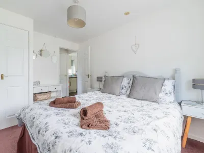 Rosecraddoc Lodges Hotels near St Martin's Church