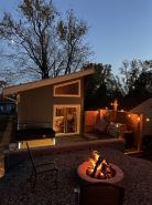 Cozy Turkey Point Tiny Home 1 min walk to the beach with Jacuzzi Hottub!