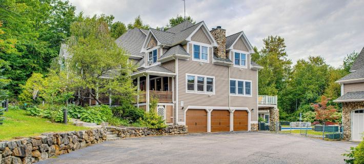Deck for Entertaining: Belmont Group Getaway Hotels in Belknap County