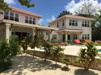 Gold Standard Beach Front Estate with Private Pool and walk to Placencia Village