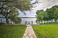 Lakefront Home < 3 Miles to Historic Granbury! - Pet friendly