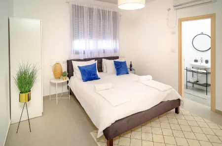 DOV Garden Apartment with Private Pool