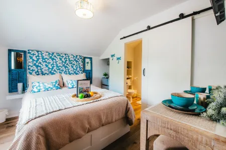 Twisted Lemon Restaurant & Boutique Inn Отели в г. Халдиманд Каунти