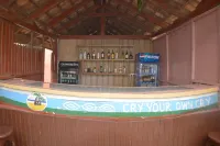 Coconut Grove Bridge House Hoteles en Elmina