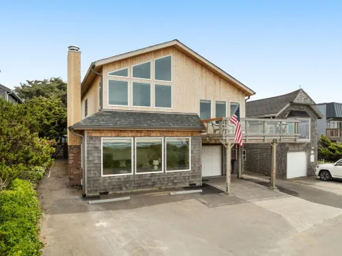 Oceanfront 6Br Home in the Heart of Manzanita. Escape Your Troubles Here!