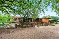 1 Tiny Town Hico Spacious Cabin Animals Fire Pit