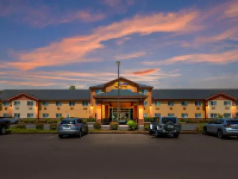 Comfort Suites Salem Hotels in Salem