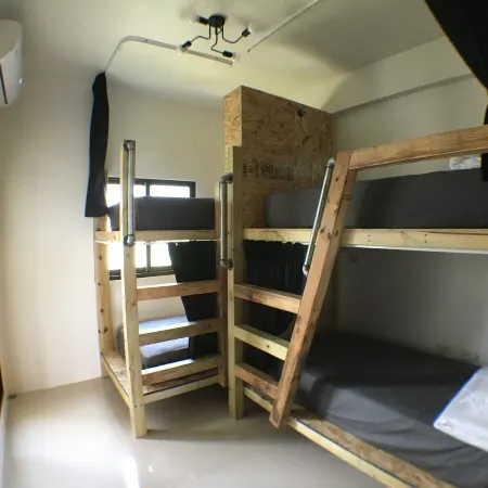 Wave Backpackers - Hostel