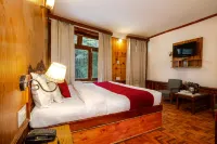 Hotel Holiday Home International - by  Vivaan - ห้องครัว