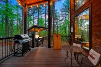 Luxury Cabin in the Woods w/ Hot Tub & Yard Games! - Homestays