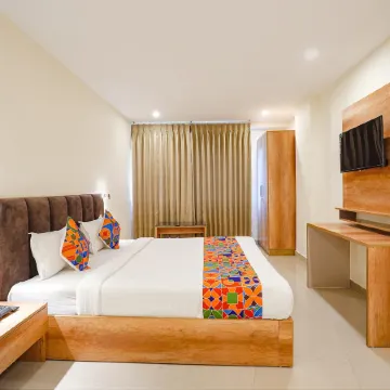 FabHotel Indian Suites - Old Madras Rd Отели рядом с достопримечательностью «Торговый центр VR Bengaluru»