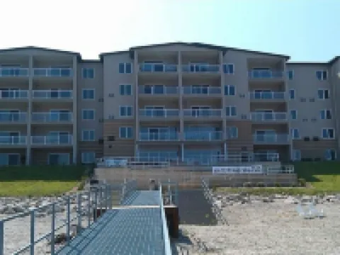 Lakefront Condo #308 2Br/2 BA-Beach/Pool. Rent 2/3rd Free Until April 30th-Ask 杰尼瓦酒店