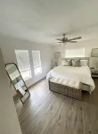 Cozy Beach House Getaway! Sleeps 12!