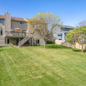 Home w/Hot Tub -Spacious, Quiet Neighborhood Near des Moines, IA.