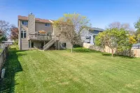 Home in Clive, GREAT location, cozy, spacious, private, 5BR & hot tub!