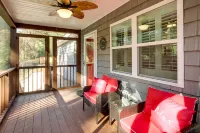 Step-Free Home w/ Fire Pit - 3 Miles to USC!