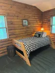 3 Bedroom, 2 Bath Secluded Old Forge Log Cabin