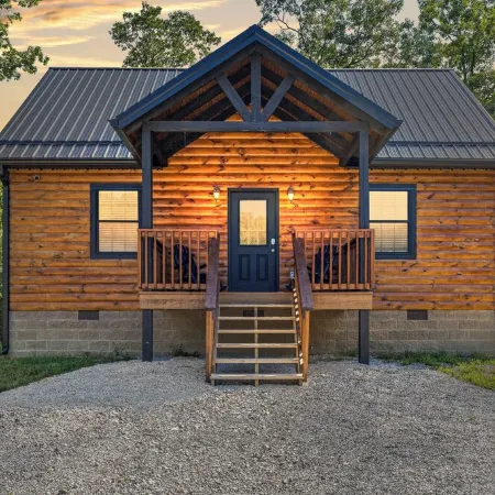 Cliff Haven at Red River Gorge 2-Bedroom Cabin with WiFi, AC, Fire Pit, Hot Tub