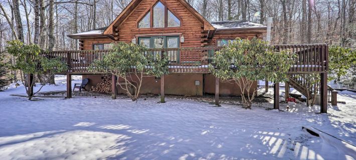 Scenic Beech Mountain Retreat: 2 Decks & Fire Pit! Hotels in Beech Mountain