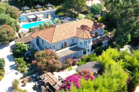 Les Jardins de Bormes, hôtel Adult Only Avec Sauna & Jacuzzi Отели рядом с достопримечательностью «Massif des Maures»