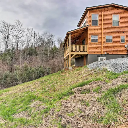 Cozy Mtn Cabin Spacious Deck and Forest Views!
