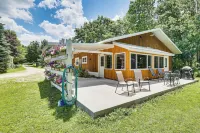 La Crescent Cottage on Minnesota Bluffs w/ View! - Pet friendly