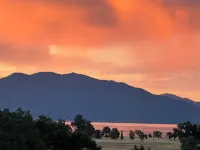 Farm house 2 bedrooms cottage in Upper Lake with WiFi, AC, and family-friendly.