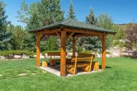 Spirit Lake Lodge - parking