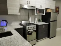 Very safe 2 bedroom apartment at Piarco Airport Trinidad and Tobago Top security فنادق في بياركو
